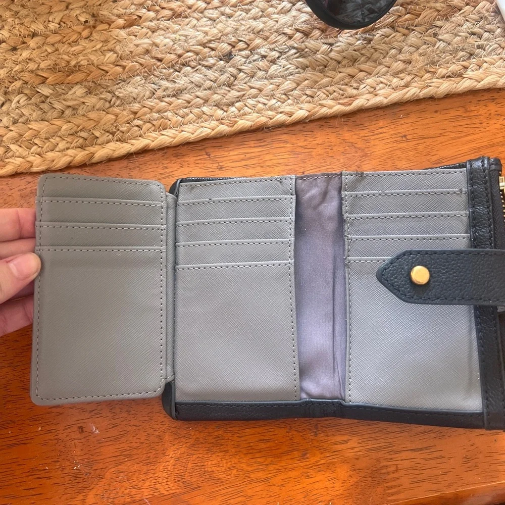 Fossil Lainie Multifunction Black Pebbled Leather Wallet - Picture 4 of 8